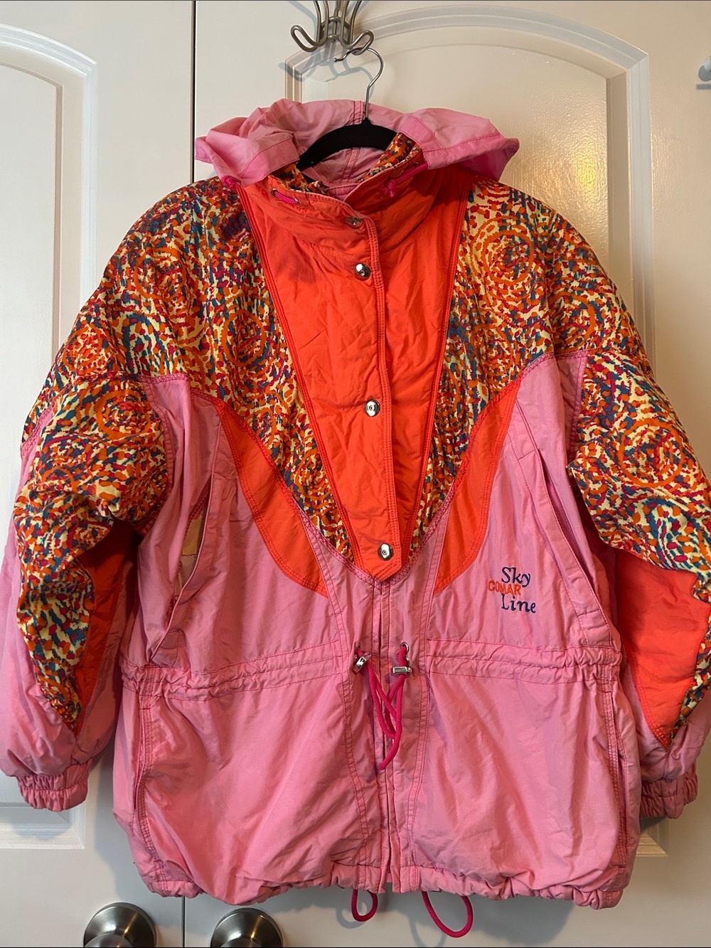 Vtg 80s Colorblock Ski Jacket in Pink & Red with Multicolor Print